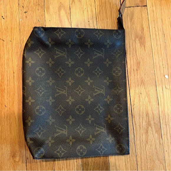 LOUIS VUITTON MONOGRAM TOILETRY 26 POUCH CLUTCH - Picture 8 of 13